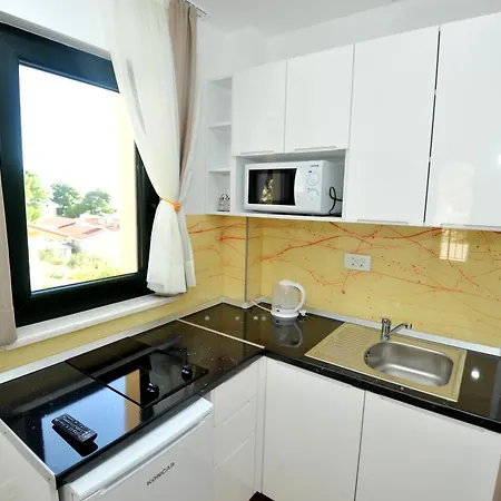 Tomislav 2 Apartment *